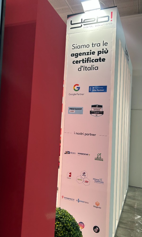 Colonna bianca stand Cosmofarma 2026